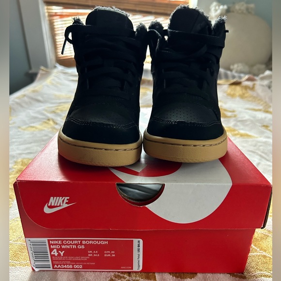 Nike Court Borough Mid Winter ‘GS’ / Youth Size 4 / black w/gum sole/fur lined - Picture 1 of 7
